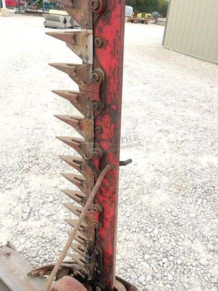 Massey Ferguson 7' 3-pt. sickle mower