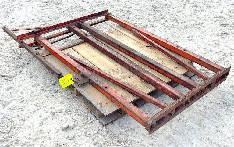 Small animal pin on head catch gate