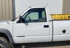 1994 Chevrolet 2500 4x4 w/ snow plow & spreader