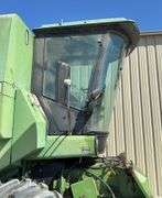 John Deere 4425 combine