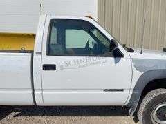 1994 Chevrolet 2500 4x4 w/ snow plow & spreader