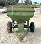 John Deere 301 fertilizer spreader