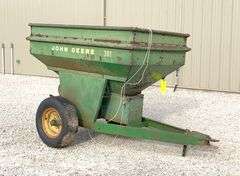 John Deere 301 fertilizer spreader