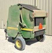 John Deere 458 Standard round baler