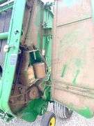John Deere 435 round baler