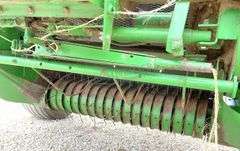 John Deere 435 round baler