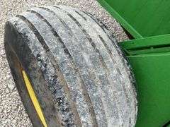 John Deere 435 round baler