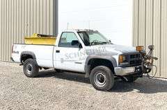 1994 Chevrolet 2500 4x4 w/ snow plow & spreader