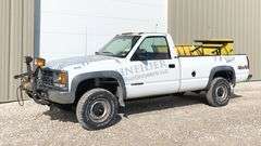 1994 Chevrolet 2500 4x4 w/ snow plow & spreader
