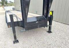 2022 Trailerman 32.5' gooseneck flatbed w/ hydraulic dovetail