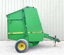 John Deere 435 round baler