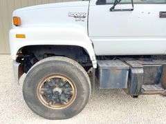 1994 Chevrolet C70 Kodiak tandem axle grain truck