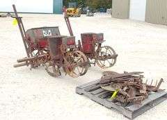 Massey Ferguson 2-row 3-pt. corn planter