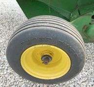 John Deere 435 round baler