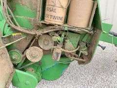 John Deere 435 round baler