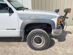 1994 Chevrolet 2500 4x4 w/ snow plow & spreader