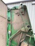 John Deere 435 round baler
