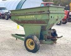 John Deere 301 fertilizer spreader