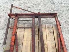 Small animal pin on head catch gate