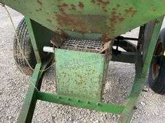 John Deere 301 fertilizer spreader