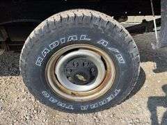 1994 Chevrolet 2500 4x4 w/ snow plow & spreader