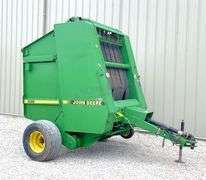 John Deere 435 round baler