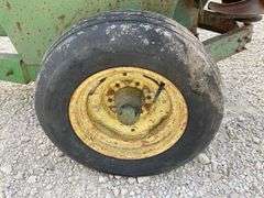 John Deere 301 fertilizer spreader