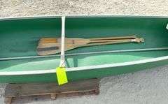 Coleman poly/alum. 17' canoe w/ paddles