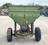 John Deere 301 fertilizer spreader