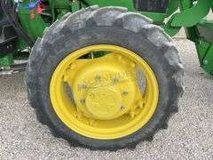 2022 John Deere 5065E tractor w/ loader