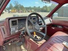1994 Chevrolet 2500 4x4 w/ snow plow & spreader