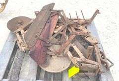 Massey Ferguson 2-row 3-pt. corn planter