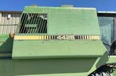 John Deere 4425 combine