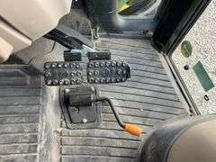 2022 John Deere 5065E tractor w/ loader