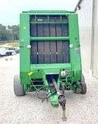 John Deere 435 round baler