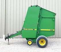 John Deere 435 round baler