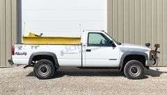 1994 Chevrolet 2500 4x4 w/ snow plow & spreader