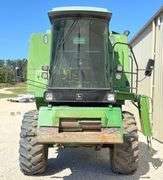 John Deere 4425 combine