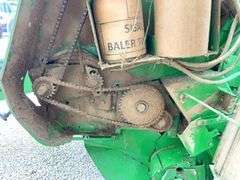 John Deere 435 round baler