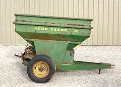 John Deere 301 fertilizer spreader