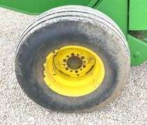 John Deere 435 round baler