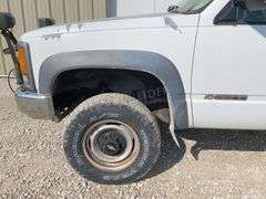 1994 Chevrolet 2500 4x4 w/ snow plow & spreader