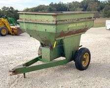 John Deere 301 fertilizer spreader
