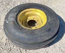 John Deere 6200 tractor w/ loader