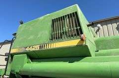 John Deere 4425 combine