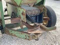 John Deere 301 fertilizer spreader