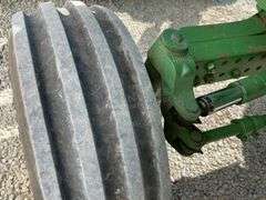 John Deere 6200 tractor w/ loader