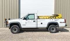 1994 Chevrolet 2500 4x4 w/ snow plow & spreader