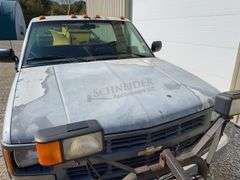 1994 Chevrolet 2500 4x4 w/ snow plow & spreader