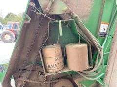 John Deere 435 round baler